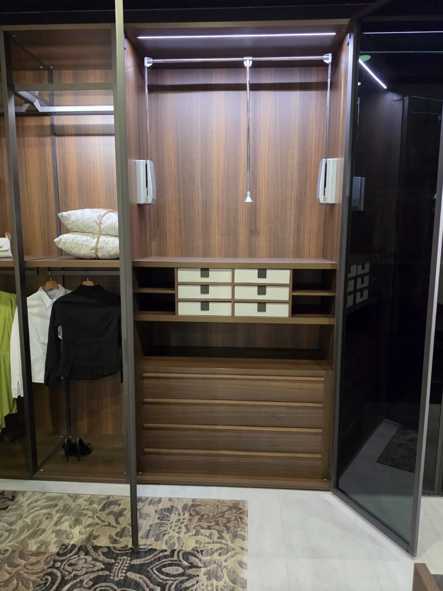 Cabina Armadio Con Ante Vetro E Telaio Metallico